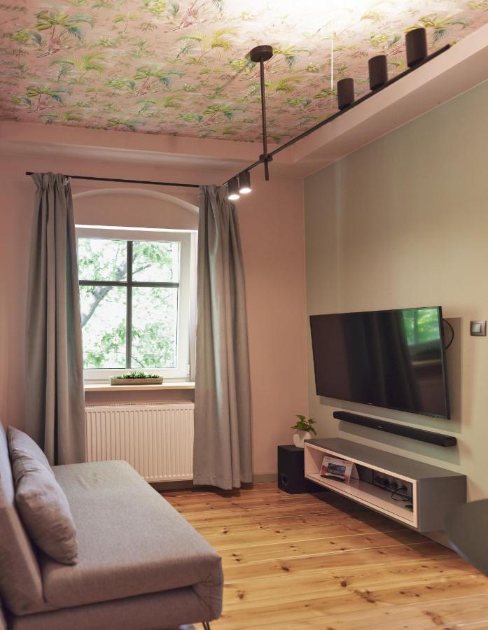 W12 Home Station - Apartement Greenpink Зелёна-Гура Экстерьер фото